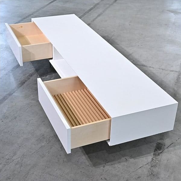 Vintage TV-Board COMPOSITION LOW von Time und Style