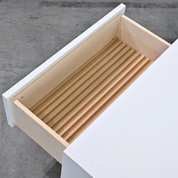 Vintage TV-Board COMPOSITION LOW von Time und Style