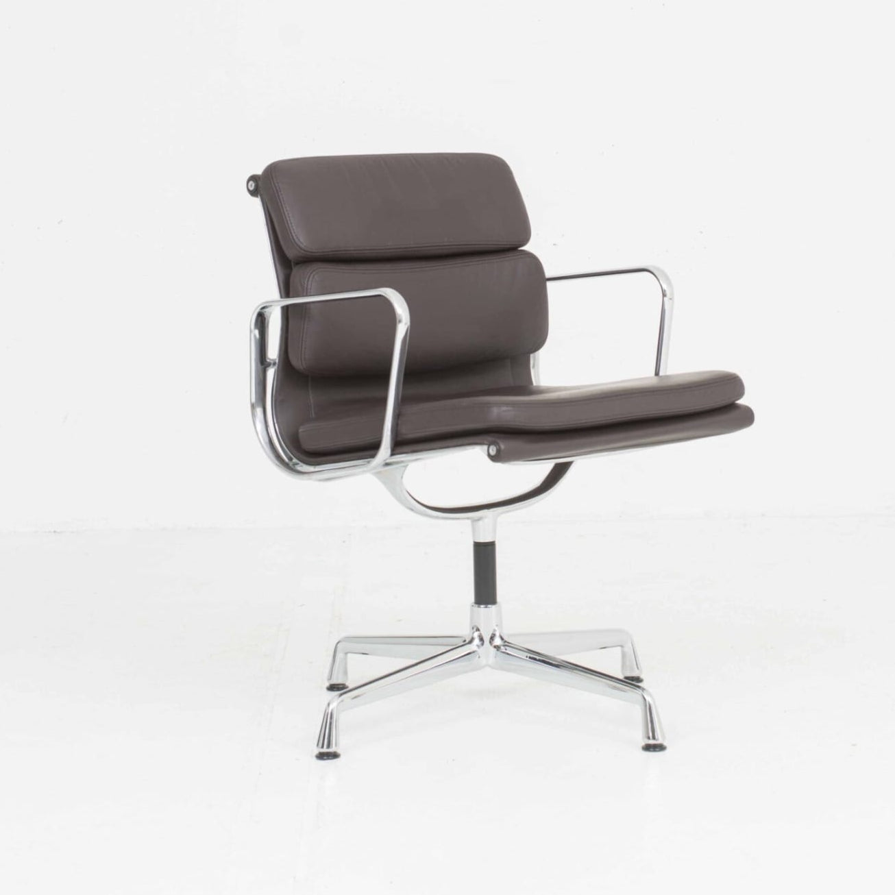 Vintage Bürostuhl EA 217 Soft Pad von Charles und Ray Eames für Vitra braunes Leder