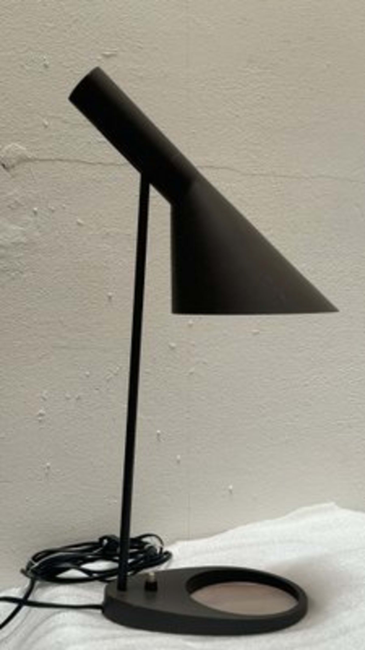 Vintage Tischlampe AJ von Arne Jacobsen für Louis Poulsen Braun Grau