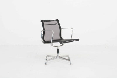 Chaise de bureau vintage Eames EA 108 par Vitra tissu résille noir aluminium poli