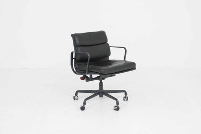 Chaise de bureau vintage Eames EA 217 par Herman Miller en cuir noir