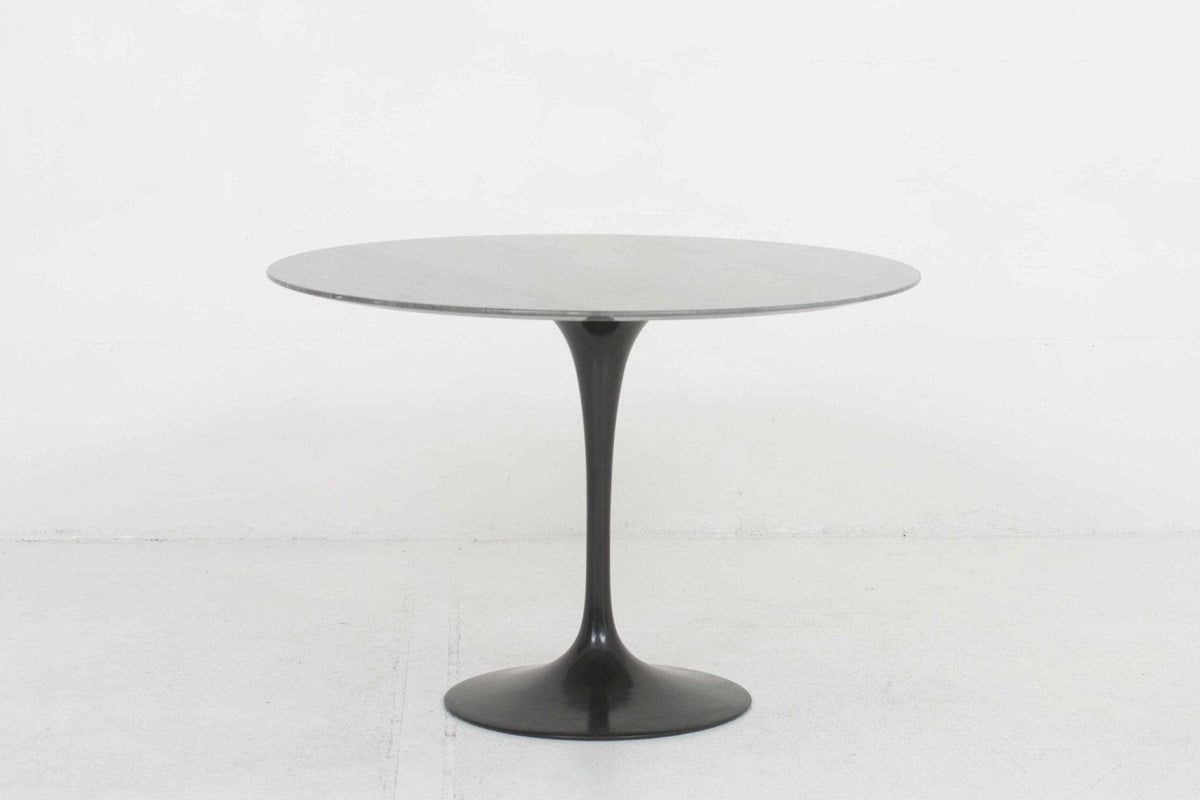 Eero Saarinen Tulip Table 107cm in Marmor von Knoll International - 2nd home