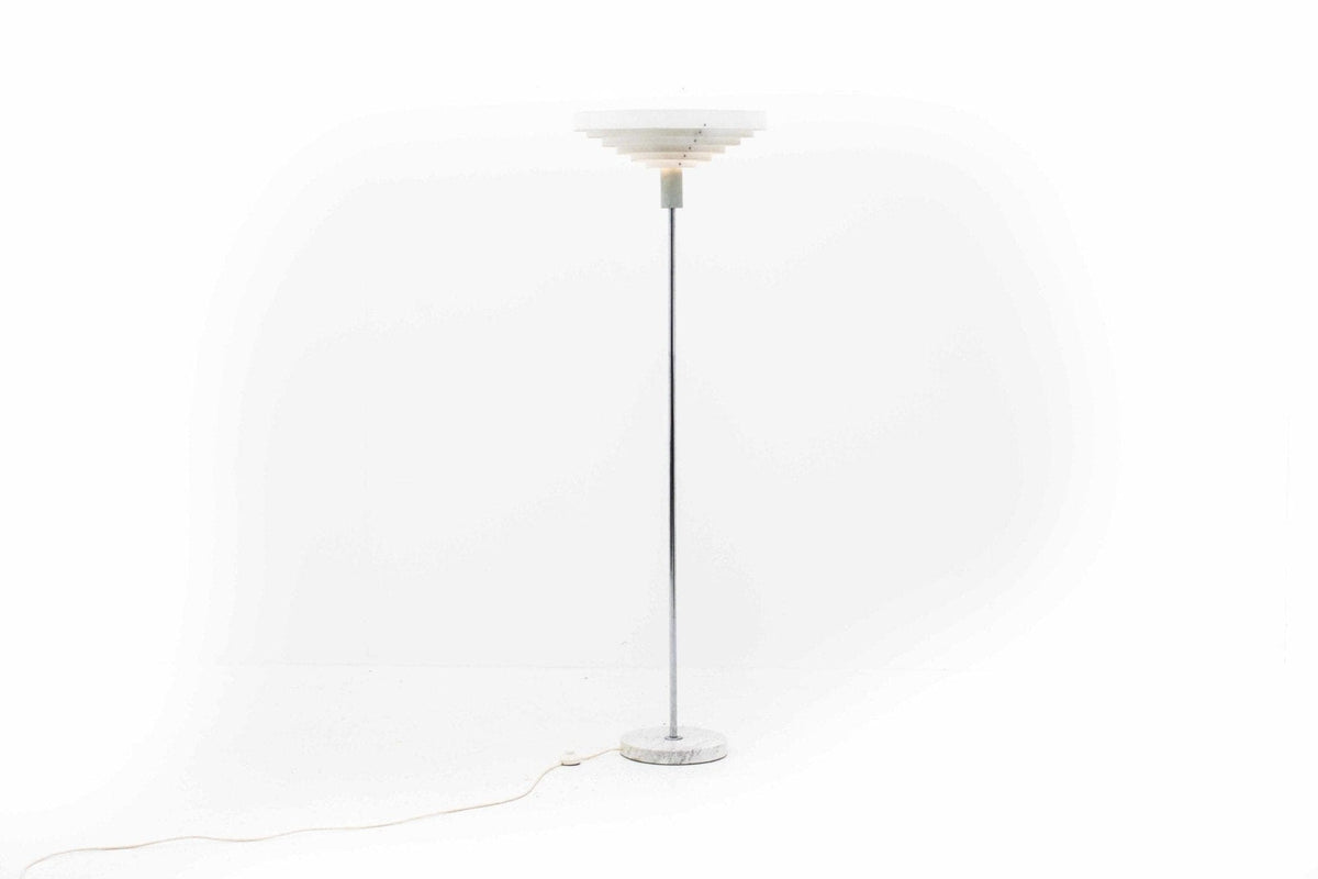Elegante Stehleuchte mit Marmorsockel - 2nd home