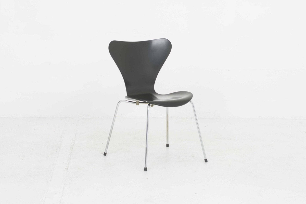 Fritz Hansen 3107 Stühle von Arne Jacobsen in Schwarz - 2nd home