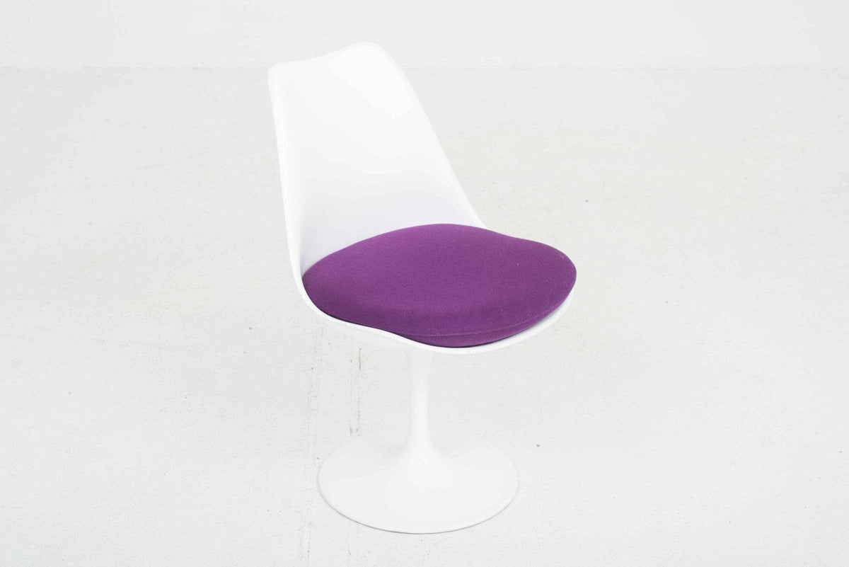 Knoll International Tulip Stuhl von Eero Saarinen mit violettem Kissen - 2nd home
