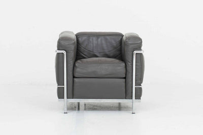 Loungesessel LC2 von Cassina in Grau