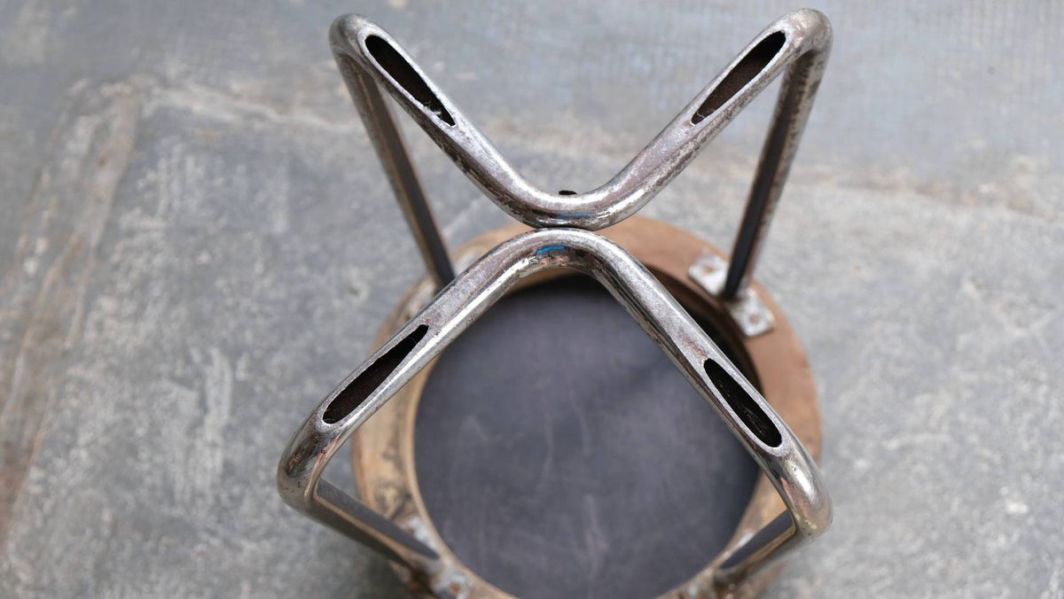 Runder Bauhaus Hocker aus verchromtem Stahlrohr, B77 Entwurf - 2nd home