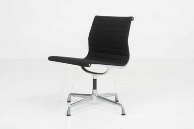 Chaise de bureau vintage Vitra EA 106 par Eames noir Hopsak aluminium poli